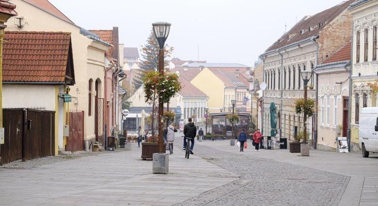 Színessé, élhetőbbé tennék a szürke sétálóutcát