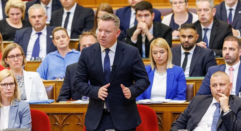Rendészeti vezetőket cserélt le Pósfai Gábor belügyminiszter
