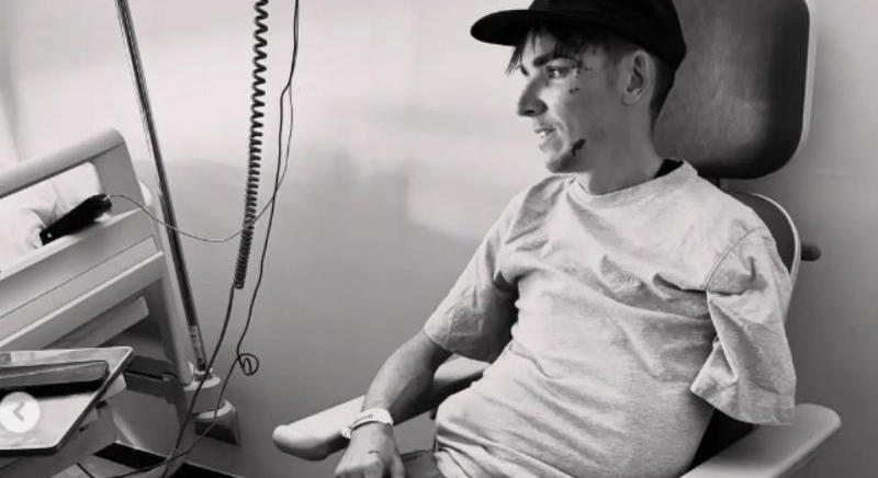 Családi túrából rémálom, hatalmasat bukott a Mont Ventoux lejtmenetében Romain Bardet