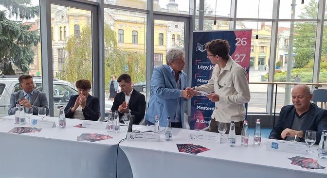 PANNON VÁRSZÍNHÁZ – Hetvenezer igazi, fizető néző