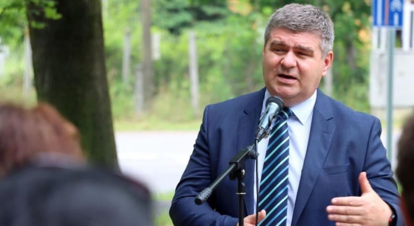 „Kikérjük magunknak!” – Varga Gábor reagált a parlamenti „parasztozásra”