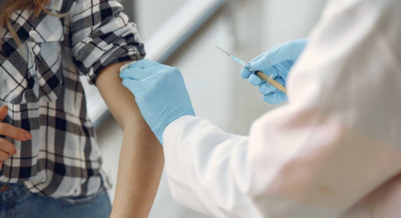 Félmillió adag influenza elleni oltást várnak Romániába november közepéig