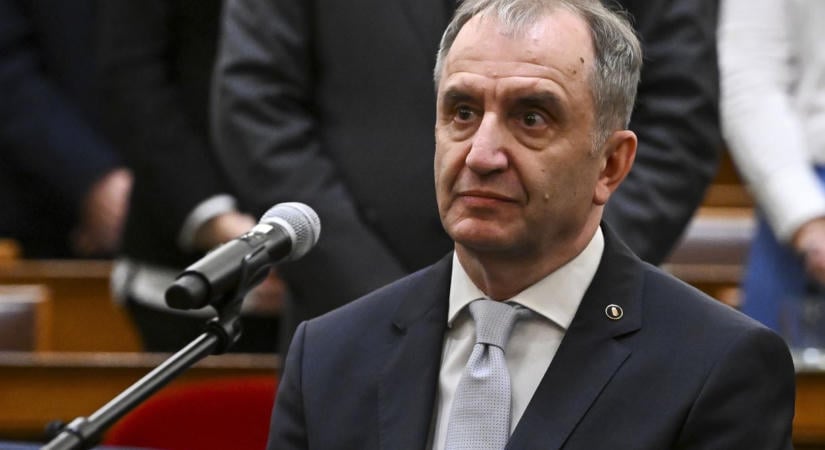 Szekeres Pál letette az esküt, hivatalosan is átvette Lázár János mandátumát