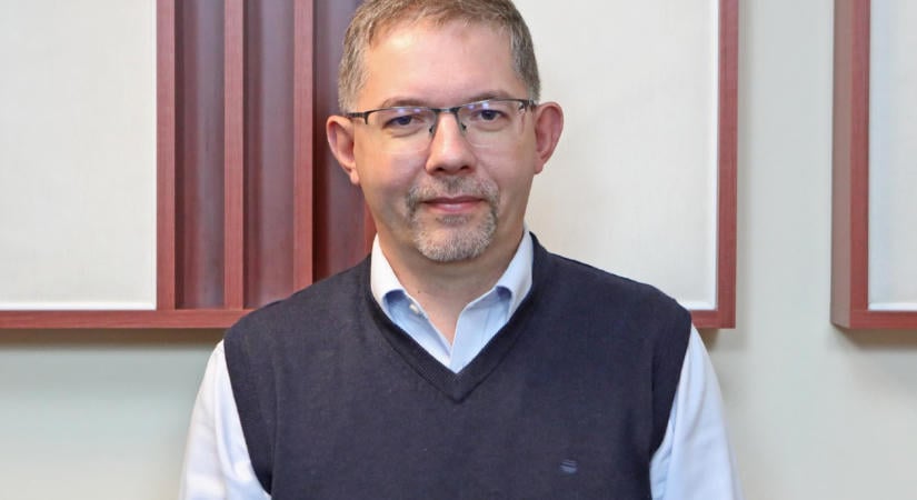Amit most Osztie Zoltán művel, az kicsit olyan, mint amikor a drogostól elvesszük a szert