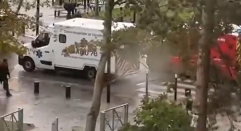 Autóból lövöldözött egy férfi Párizs mellett, egy játszótérre is tüzet nyitott