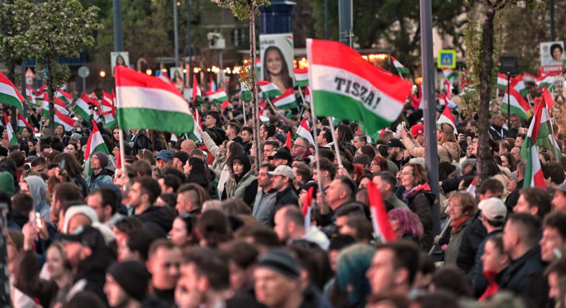 Huffington Post-elemzés: Vissza tud-e táncolni az USA a szakadék széléről a magyar példát követve?