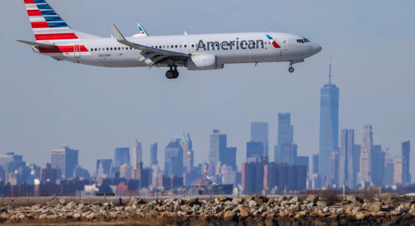 Kigyulladt egy laptop az American Airlines légitársaság repülőgépének fedélzetén, égési sérüléseket okozva