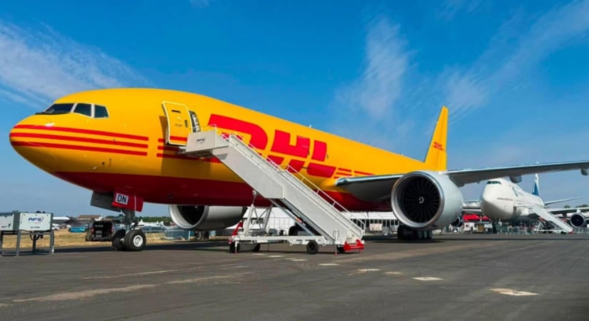 Forgalomba áll az első Boeing 777-200LRMF