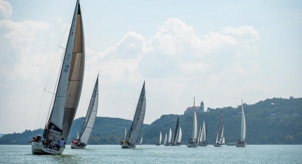 Napfény, Balaton, vitorlák – és a hazai ingatlanpiac legfontosabb kérdései az Ingatlan Regattán