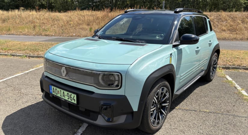 Ledobta a retro-bombát a Renault: villanyos lett a legendás népautó, teszten az új 4-es