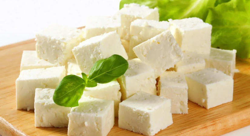 Egészséges-e a feta sajt? Egy dietetikus szakértő válaszol a kérdésekre
