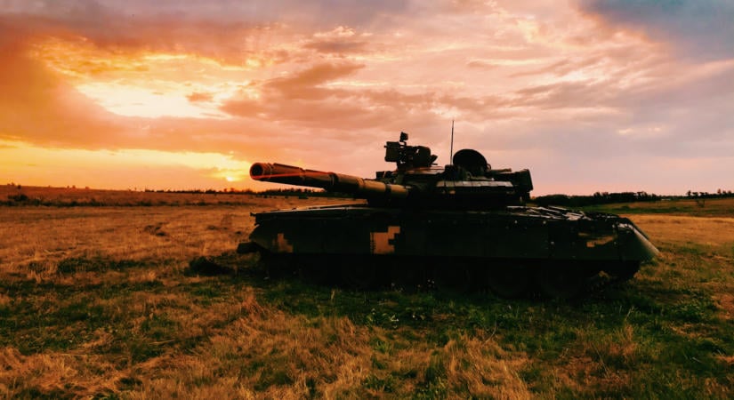 Súlyos csapások érték az ukrán főváros térségét, egymás után dőlnek romba az épületek