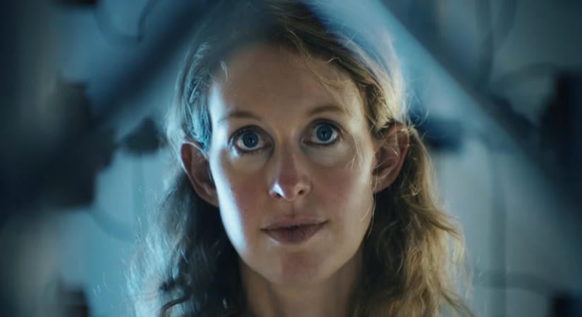Előzetest kapott a Theranos CEO-jának az utolsó szabadlábon töltött napjait bemutató dokumentumfilm, ami nagyon kellemetlennek ígérkezik