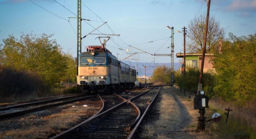 Vége a lassúzásnak: újra 80-nal roboghatnak a vonatok ezen a hevesi szakaszon!