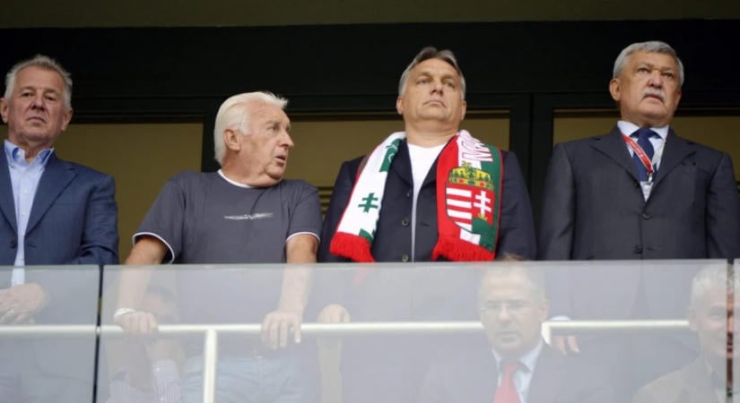 „Ezeket kifelé nem lehet mondani, mert ez mind titkosított” – állami milliárdokból és Orbánék köveiből épül az iváncsai akkugyár