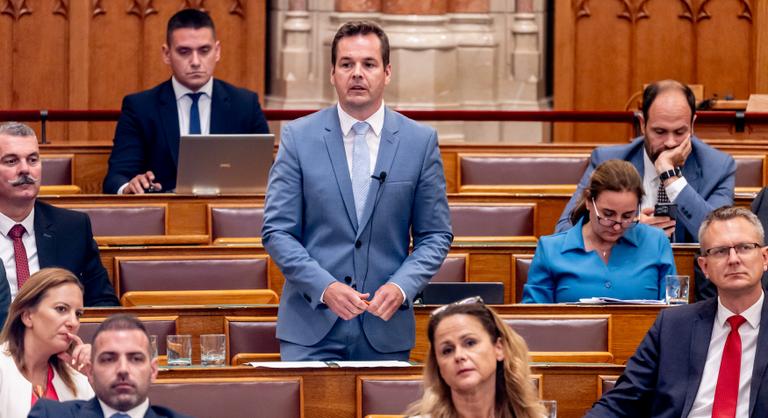 Németh Balázs: Üdv a Rákosi-korszakban, kezdődhet a csengőfrász