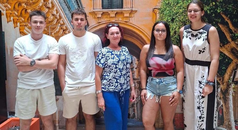 Nemzetközi csapattal és tengerparti röplabdával indult a corvinosok máltai kalandja