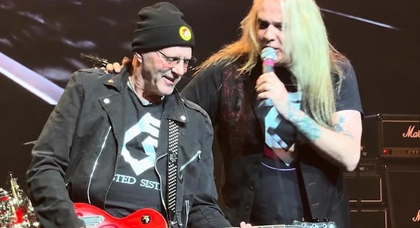„Senki sem kényszerít, hogy jegyet vegyél rá” – Jay Jay French üzent Sebastian Bach kritikusainak
