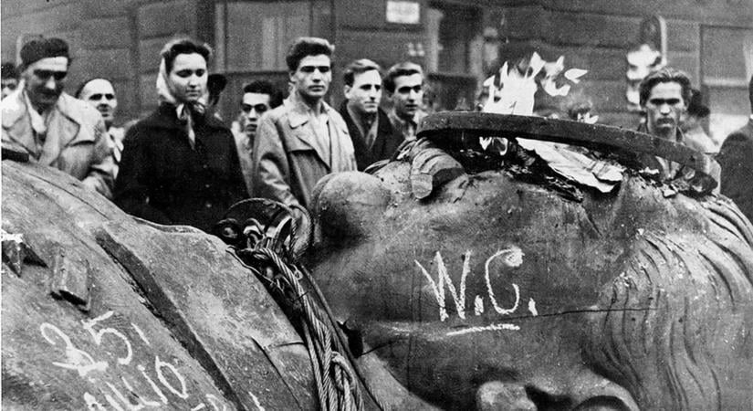 1956-ban nők ezrei töltötték meg a Hősök terét – fegyverük nem volt, bátorságuk annál inkább