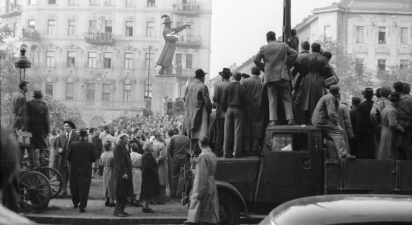 Új oktatási segédanyagokat kaptak az iskolák az 1956-os forradalom évfordulójára