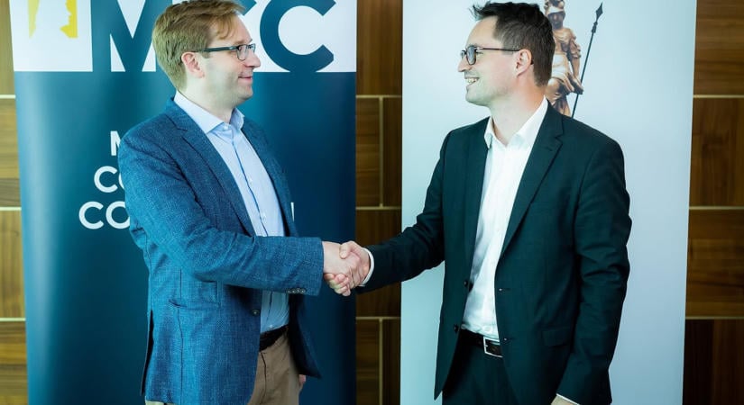A Matolcsy-féle jegybanki alapítványok több mint egymilliárd forinttal "permetezték meg" az MCC-t