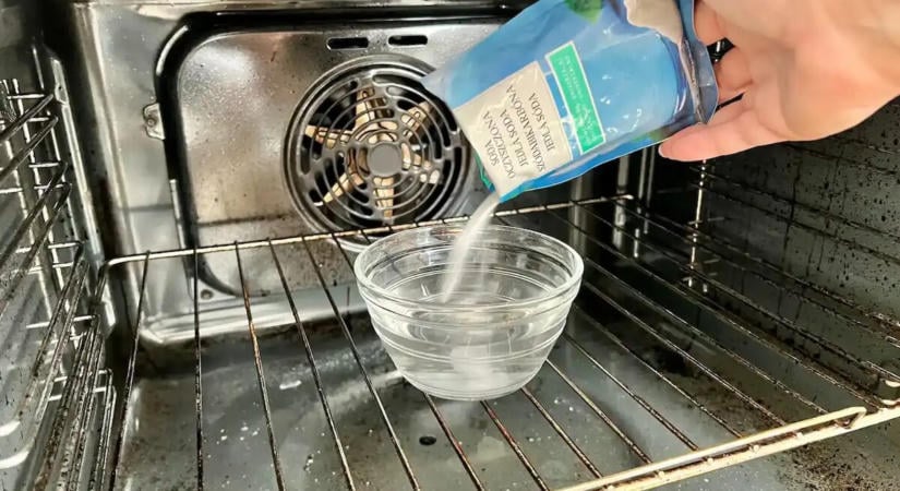 Így távolítottam el a 10 éves zsírt a sütő üvegéről mindössze 20 perc alatt