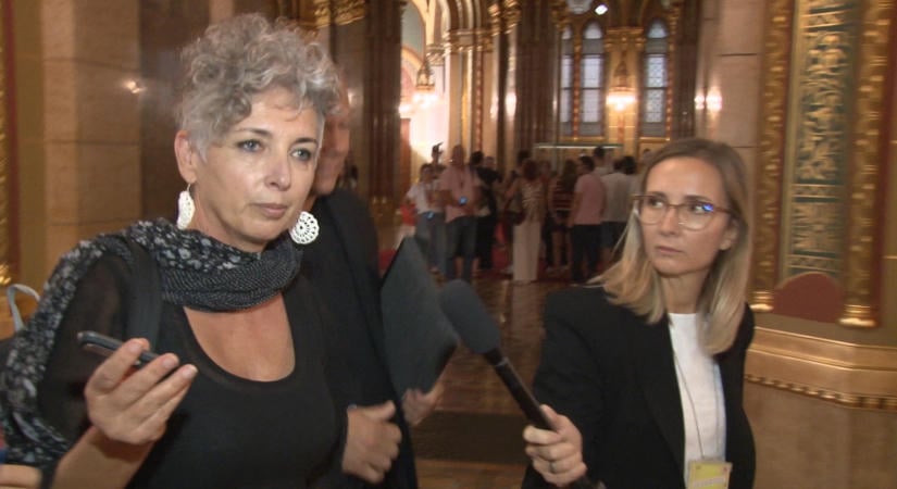 Bódis Kriszta elmenekült a kérdések elől a Parlamentben – egyre több kérdés merül fel Lannert Judit kijelentései miatt (VIDEÓ)