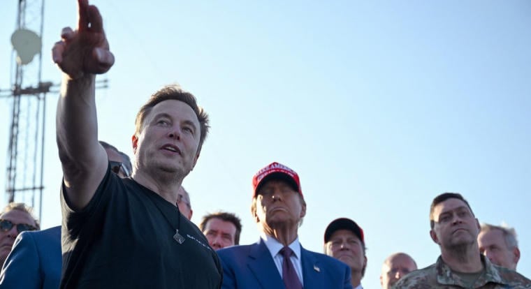 Elon Musk az elsők között veszi át hivatalosan a mesterséges intelligencia új nevét, amit Donald Trumptól kapott