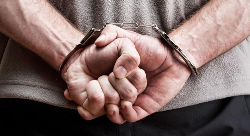 Ököllel ütötte nyakon a polgárőrt egy 17 éves fiú a balatoni falunapon