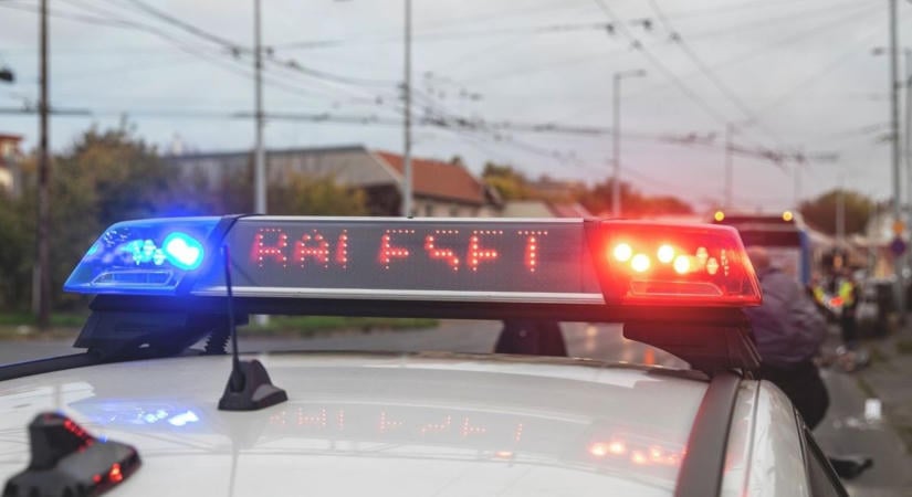 Baleset történt Szombathelyen, egy embert a tűzoltók emeltek ki