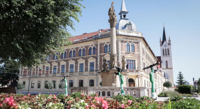A párakapu ismét hűsít a főtéren