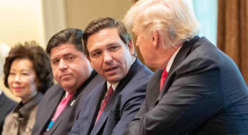 Trumpék magukra szabták a térképet, mégis a demokrata vezet egy felmérésben