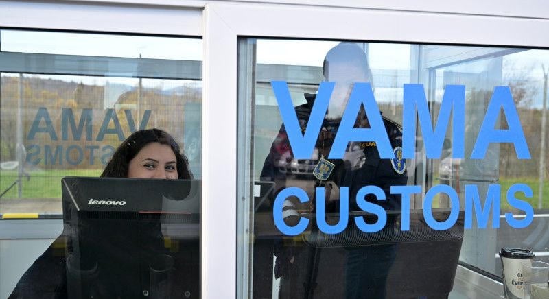Korrupcióval gyanúsított határrendőröknél és vámosoknál csaptak le 96 erdélyi helyszínen