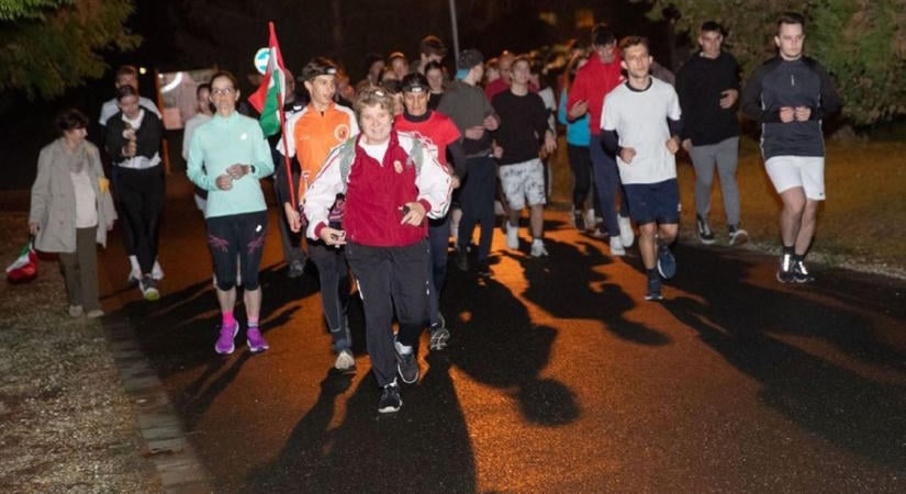 19 óra 56 perc és 5600 méter – különleges módon tisztelegtek a forradalom hősei előtt Zalaegerszegen