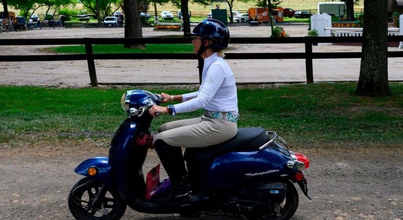 Lezárják az útkereszteződést Szabadkán a mopedtulajdonosok