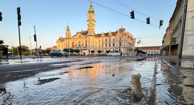 Csőtörés Győrben: víz öntötte el az Aradi vértanúk útját - fotók