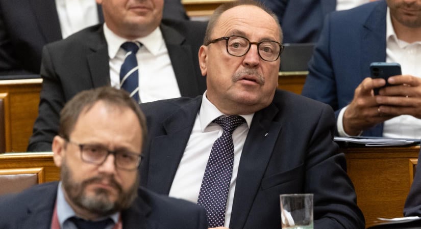 Beszédes képsorok, minden Németh Zsolt arcára volt írva: Magyar Péter olyan választ adott neki, ami után elnémult a parlament