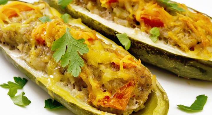 Tejszínes húsgolyóval sült cukkini sok sajttal: szaftos és egyszerű recept