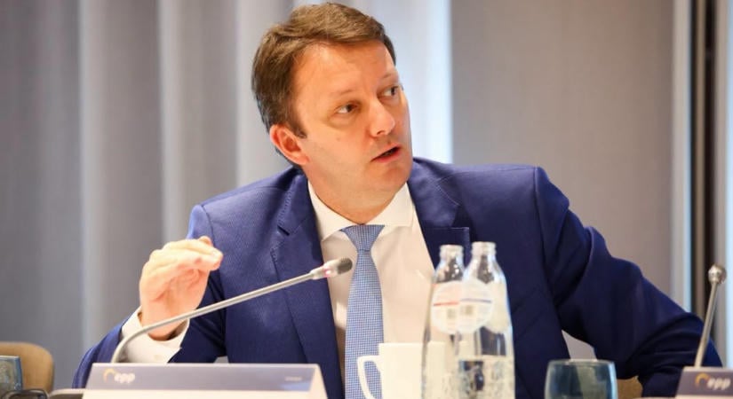 Döntő szakaszban a kormányalakítási tárgyalások, kedden szavazhatnak Mureșanról