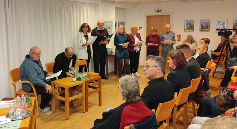 Az egykori szombathelyi kollégista lány a fiának meséli el az életét - Rozán Eszter 16. regénye az 50-es évekből