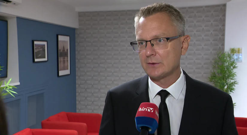 Rétvári Bence lemondásra szólította fel Lannert Juditot