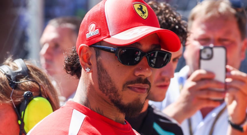 Hamilton visszavágott a Ferrari‑pletykáknak