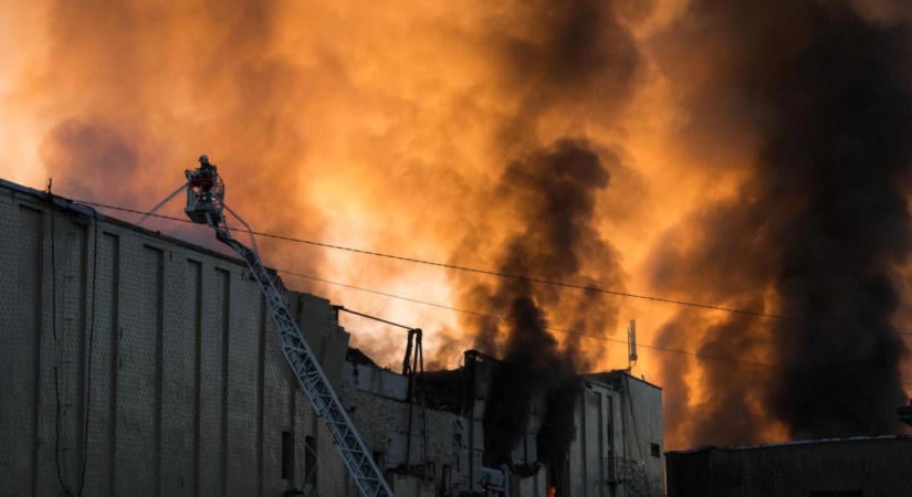 Oroszország tönkrevágja Ukrajna gazdaságát, csak a légiriadók óránként 45 millió dollárba kerülnek