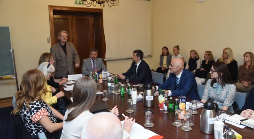 Papíron kitűnőre vizsgázik Szerbia, de a gyakorlatban sok a hiányosság a kisebbségi jogérvényesítésben