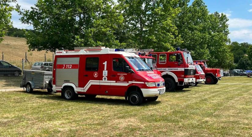 Tűzoltóautók lepték el Ófalut: nem mindennapi okból gyűltek össze a helyszínen!
