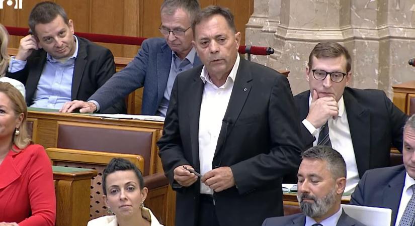 Hogyan viselkedjünk helyesen a parlamentben? - egy rendkívüli házbizottsági ülés krónikája