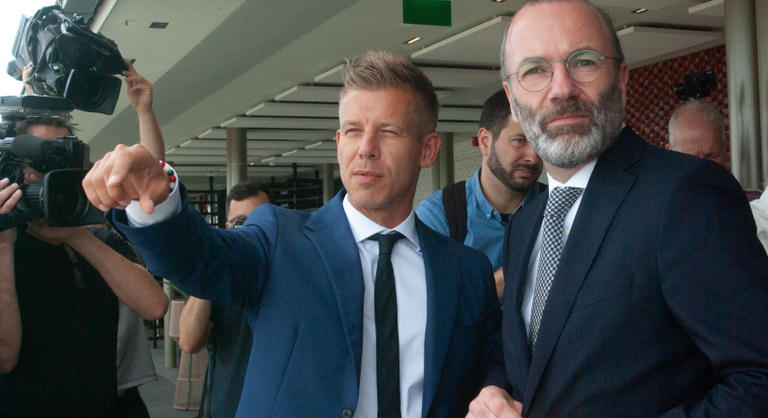 Manfred Weber elárulta Magyar Péternek, hogy nehezen élte meg az Orbán Viktor sértettségéből fakadó lejáratásokat