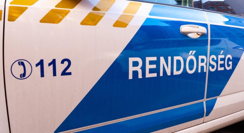 Száguldó motoros menekült a Bakonyban a rendőrök elől - videón az üldözés