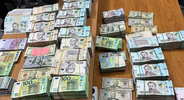 A hatóságok lelepleztek egy konvertációs központot, amelyen keresztül 23,5 milliárd hrivnyát mostak tisztára