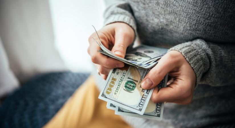 Visszaléptek a vevők – egyre bizonytalanabb a bank sorsa
